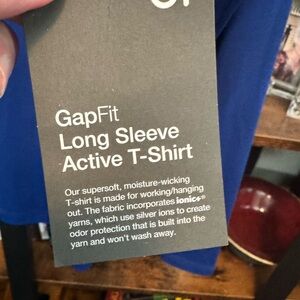 Mens Gap fit long sleeve active tshirt. Size Large
